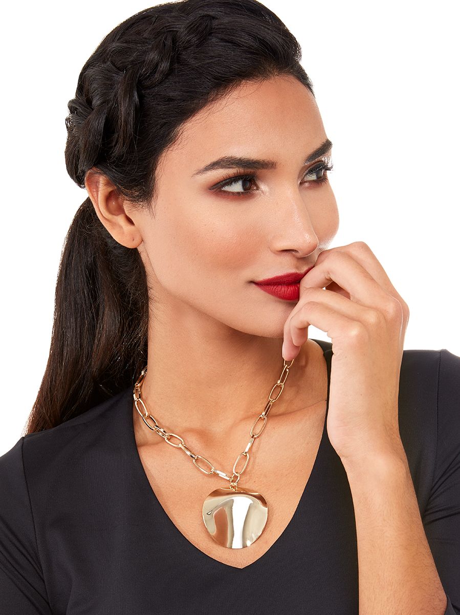 Curved Metal Pendant Collar - Timeless Elegance | ZENZII